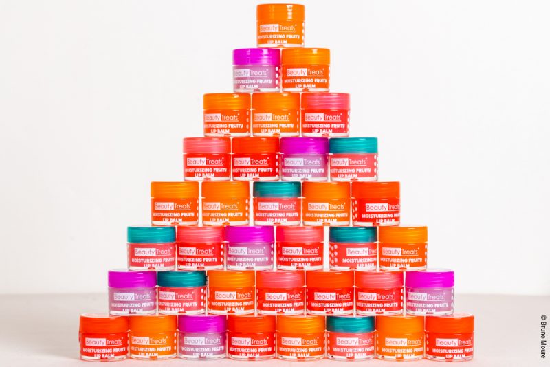 Moisturizing fruity lip balm